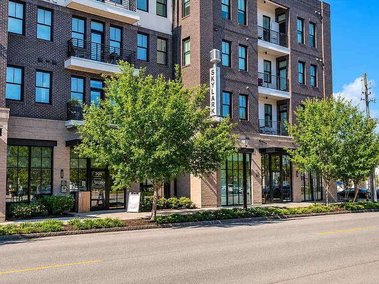 Skylark Apartments — Photo 37