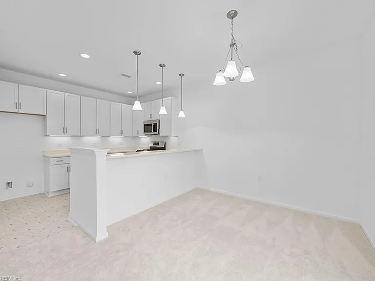 1749 Dresdon Ln — Photo 4