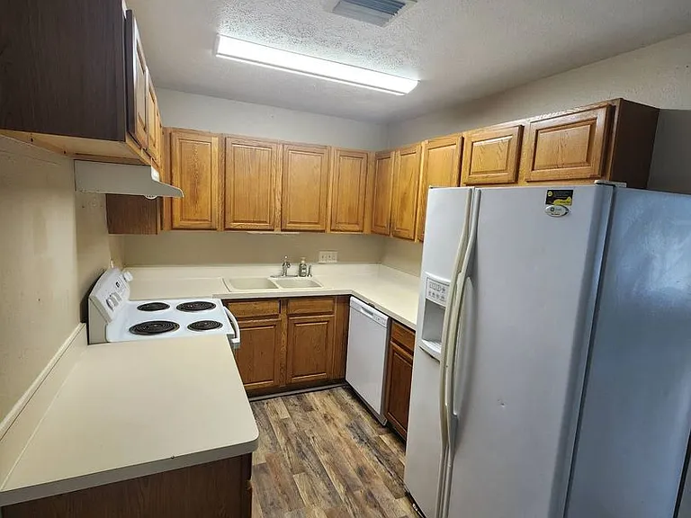 2085 Nottingham Rd — Photo 5