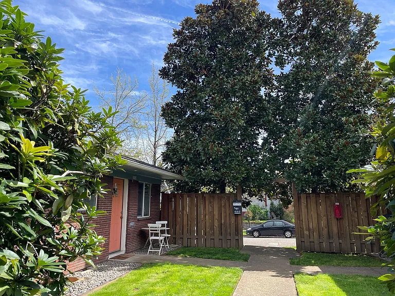 5509 NE 29th Ave — Photo 3