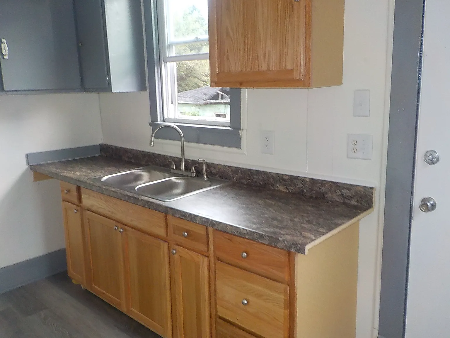 2 bed, 1100 sqft, $695 — Photo 3