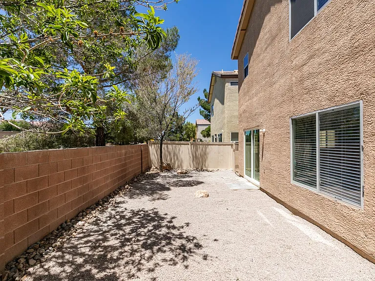 8433 Spencer Canyon St — Photo 42