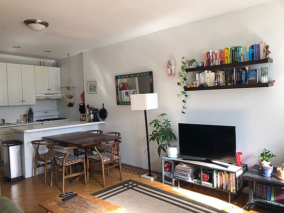 2nd image of 529 5th St APT 3R
