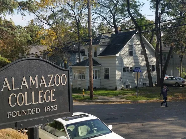 1215 W Lovell St, Kalamazoo, MI 49006