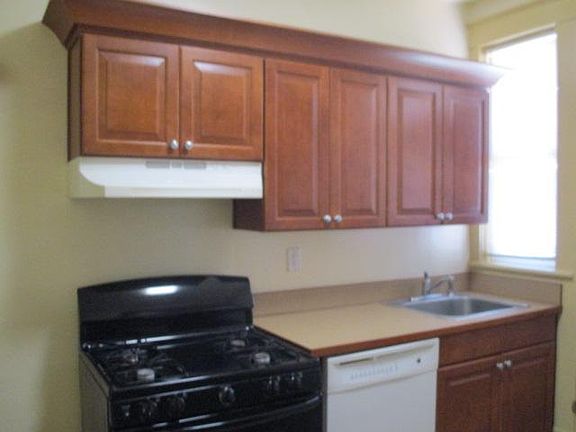 2nd image of 925 Harrington Ave APT B4