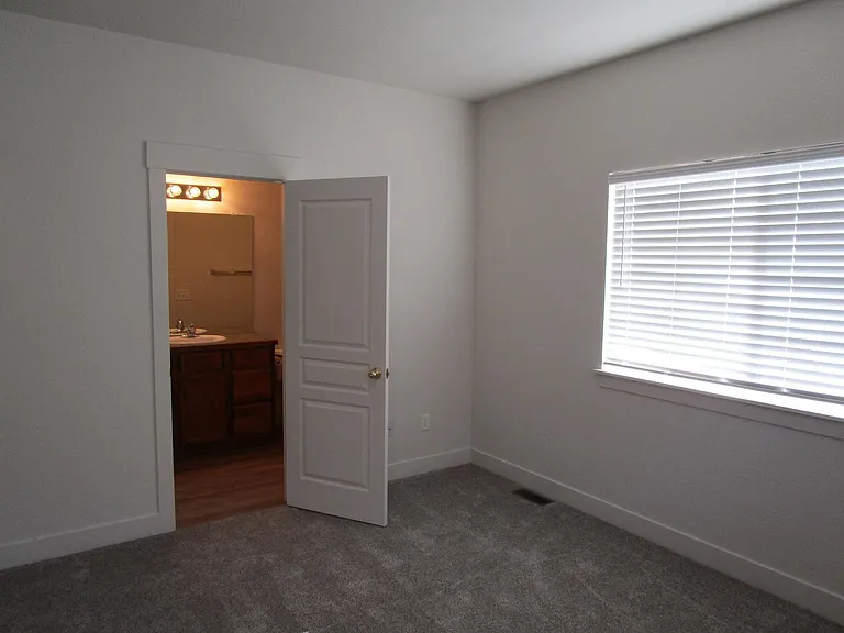 Village Cir — Photo 8