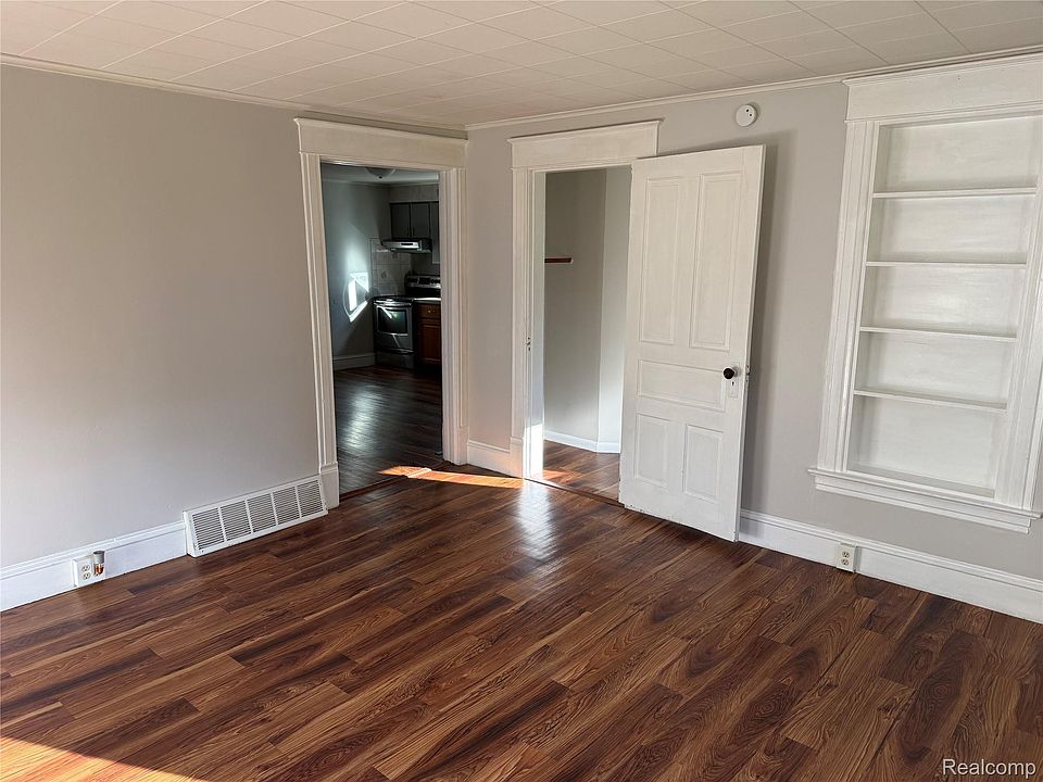 22nd image of 830 Adams St