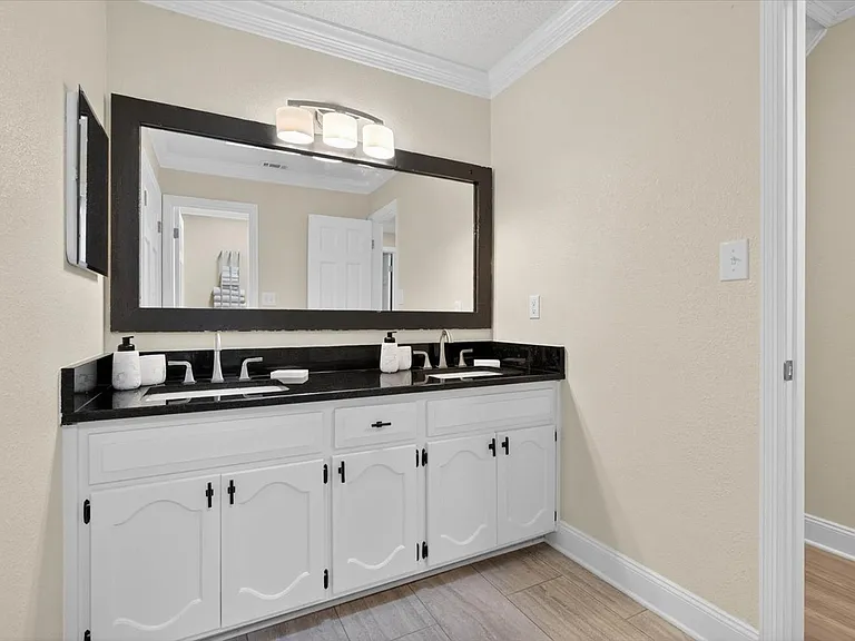 3520 Clifden Dr — Photo 35