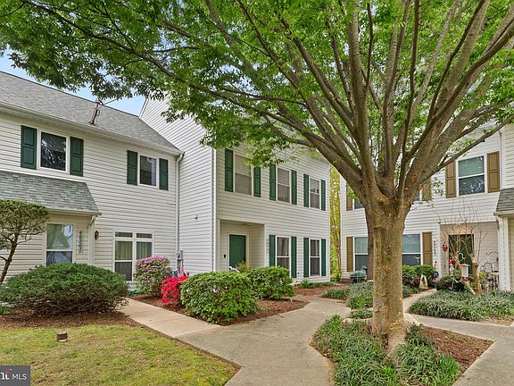 2nd image of 48265 Picketts Harbor Ct