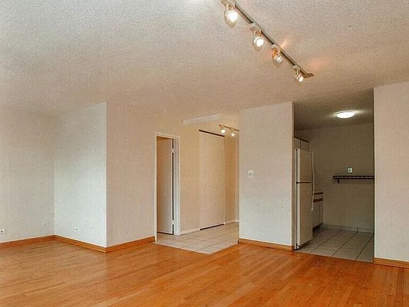 5th image of 30 E Division St APT 6C