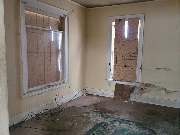 5th image of 207 W Corning Ave