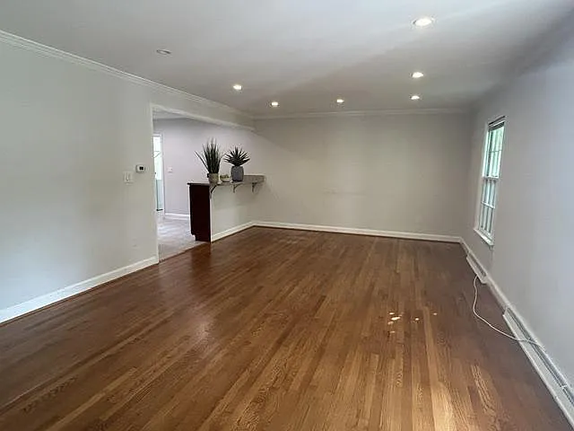 14 Maryland Ave — Photo 2