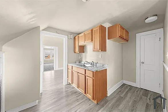 2 bed, $900 — Photo 2