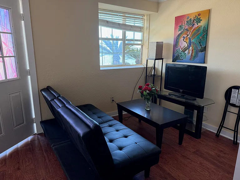 1550 Cross Lake Blvd #C — Photo 2