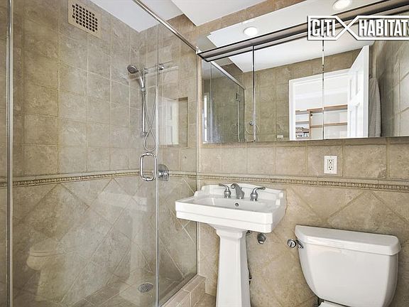 4th image of 200 E 84th St APT 18C