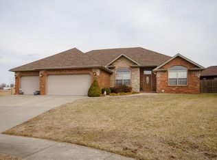 613 W Meadowgate Dr, Springfield, MO 65803