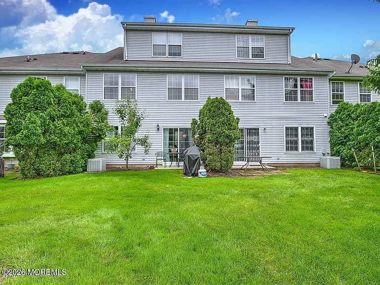 761 Banyan Ct — Photo 3