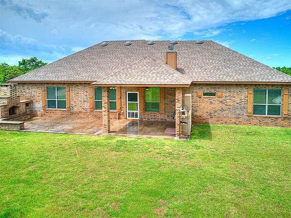 4th image of 15610 Greenleaf Ln