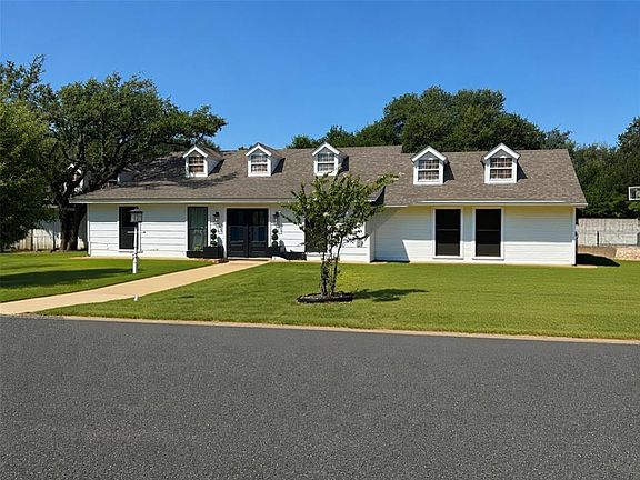 5th image of 2804 Live Oak St