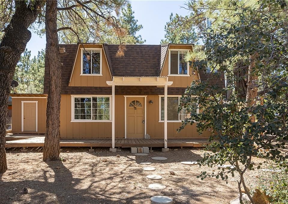 1st image of 379 Santa Barbara Ave