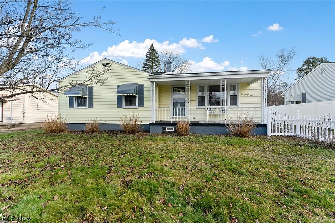233 W Hopewell Dr photo 1