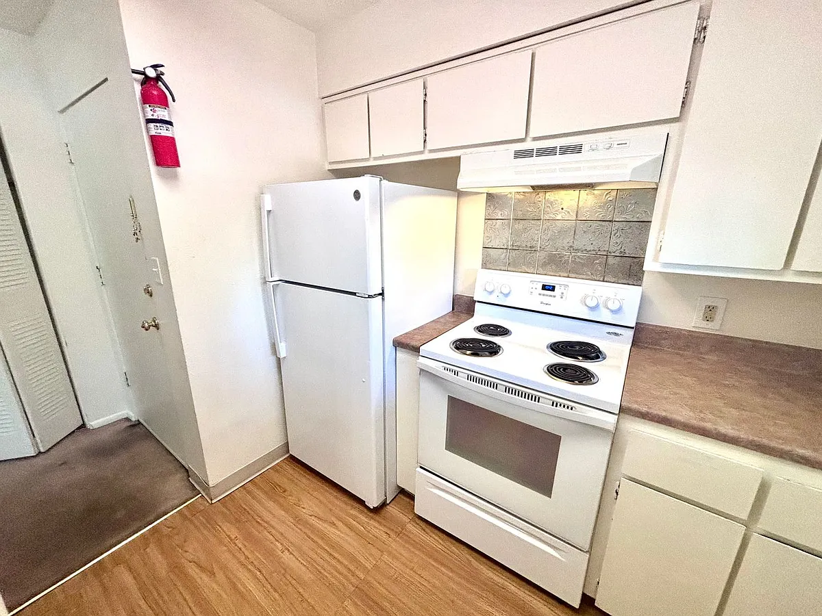 Building Photo - 1708 Sawyer Way #271