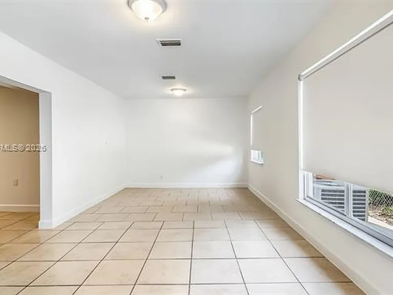 117 E 10th St #117 — Photo 32
