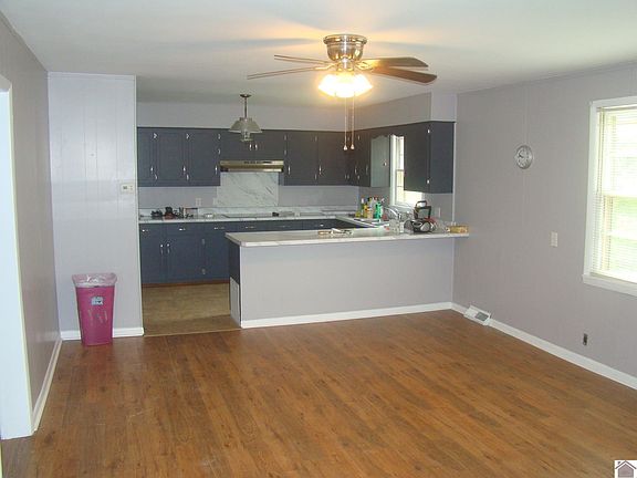 2nd image of 220 West Ave