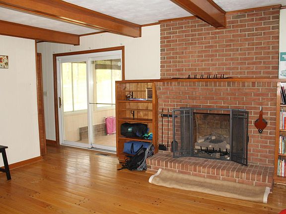 2nd image of 644 Fort Lewis Blvd