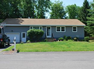 16 Carnevale Dr, Albany, NY 12205