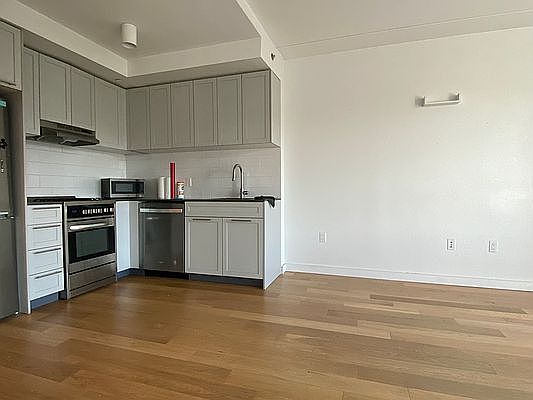 5th image of 150 Union Ave APT 6F