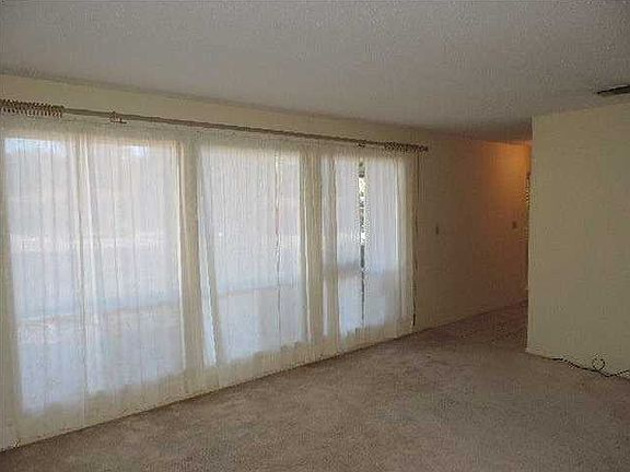3rd image of 4 Ipswich Cir NE