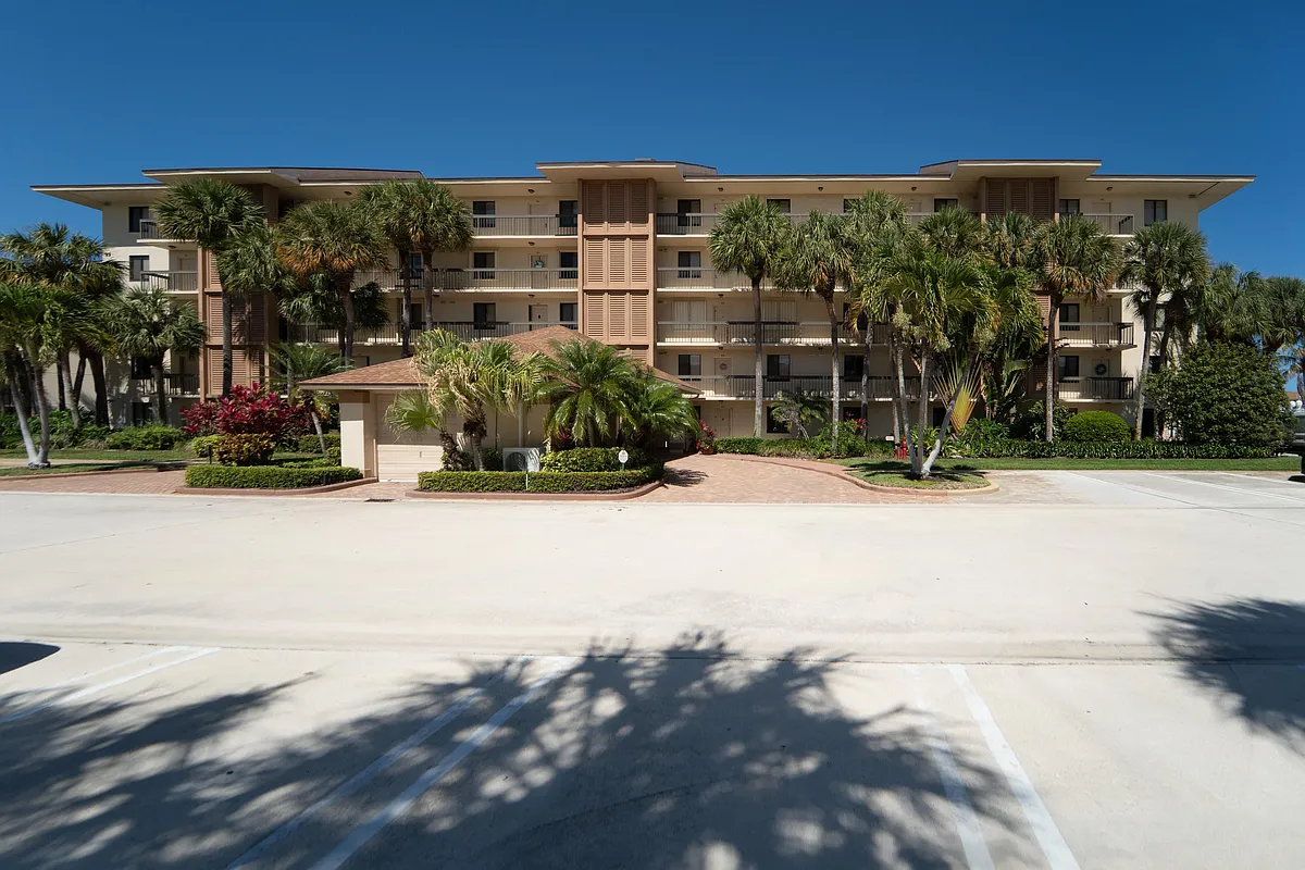 Building Photo - 2501 Marina Isle Way #203