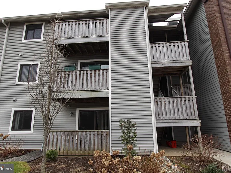 5015 Ravens Crest Dr — Photo 2