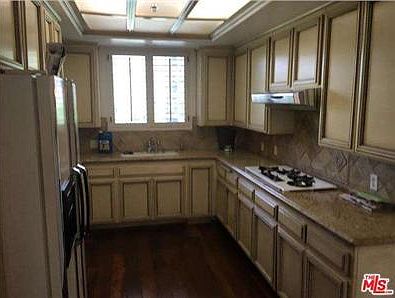 4th image of 12633 Moorpark St Unit 202