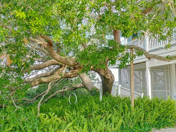 4th image of 170 Harbor Drive N