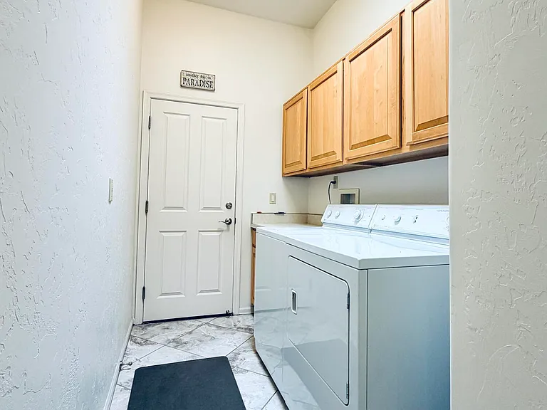 1465 W Bridalveil Pl — Photo 26