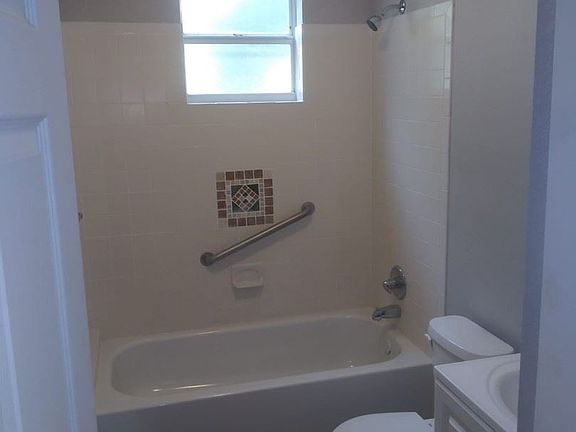 5th image of 2910 Missouri Ave