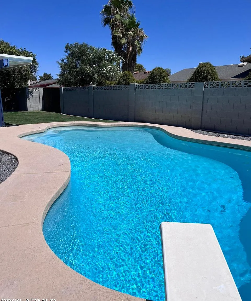 3 bed, 1852 sqft, $3,650 — Photo 3