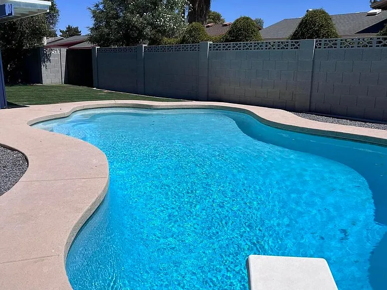 1641 E Fremont Dr — Photo 3