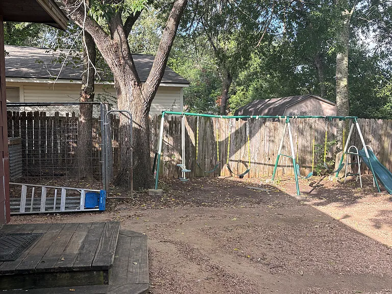 4111 Shawnee Cir — Photo 18