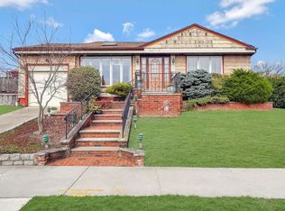 261-15 Bridgewater Ave #1, Glen Oaks, NY 11004