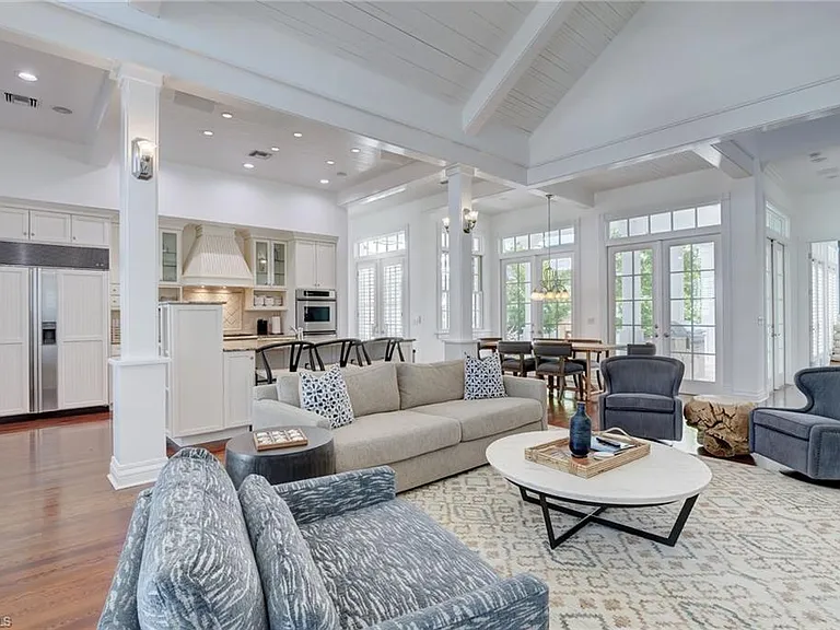1551 Gulf Shore Blvd S — Photo 20
