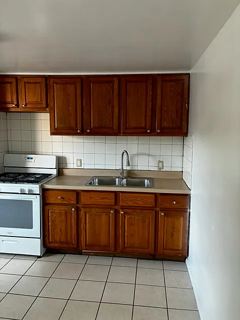 1633 Superior St #7