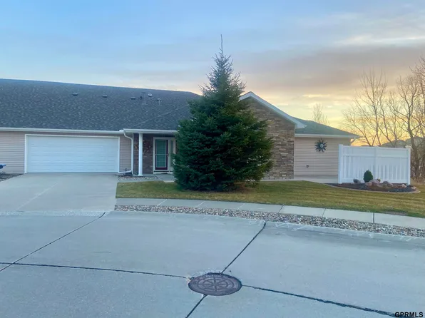 8656 N 162nd Plz, Bennington, NE 68007