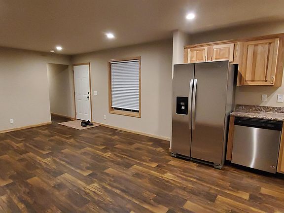 2nd image of 17 Grand Ave S