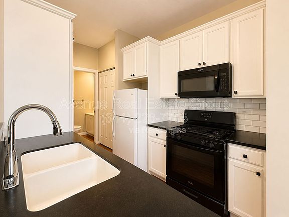 5th image of 4366 W Pine Blvd #B