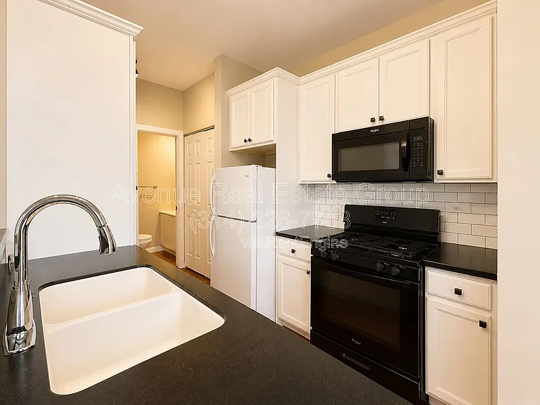 4366 W Pine Blvd #B — Photo 5