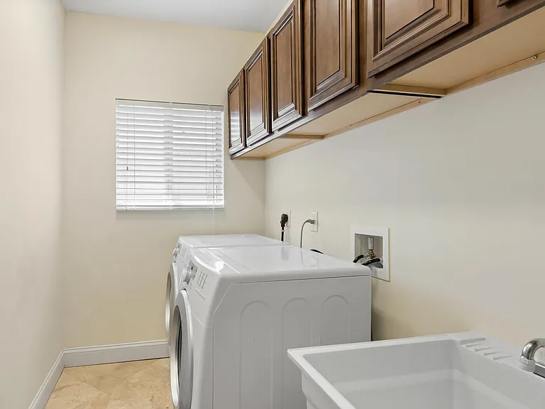 3219 Karen Dr — Photo 17