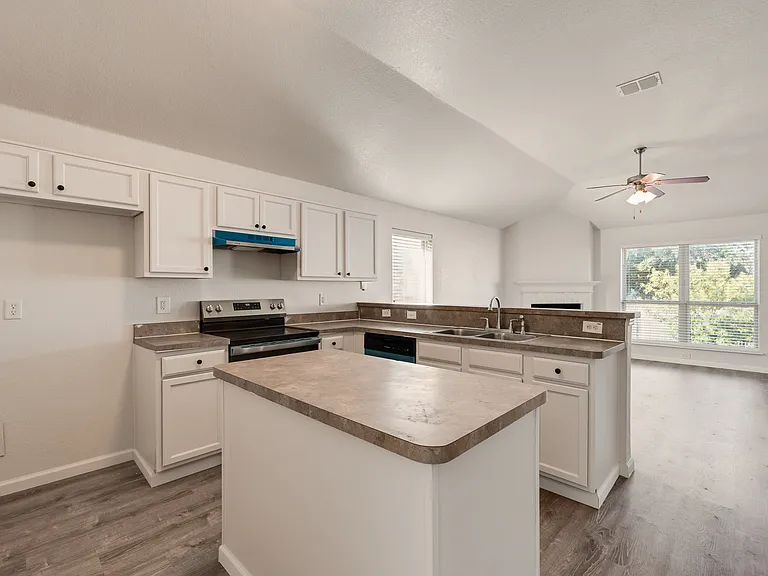 7437 Diamond Springs Trl — Photo 7